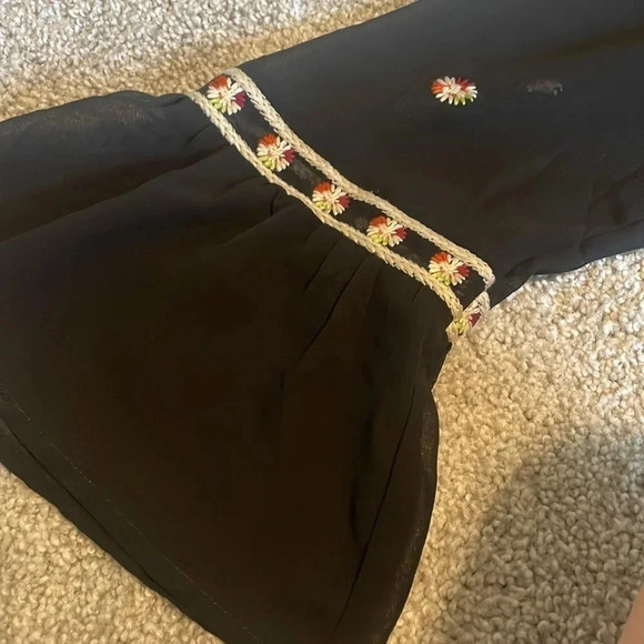 Harlowe & Graham Medium peplum top with floral embroidery - Picture 3 of 6